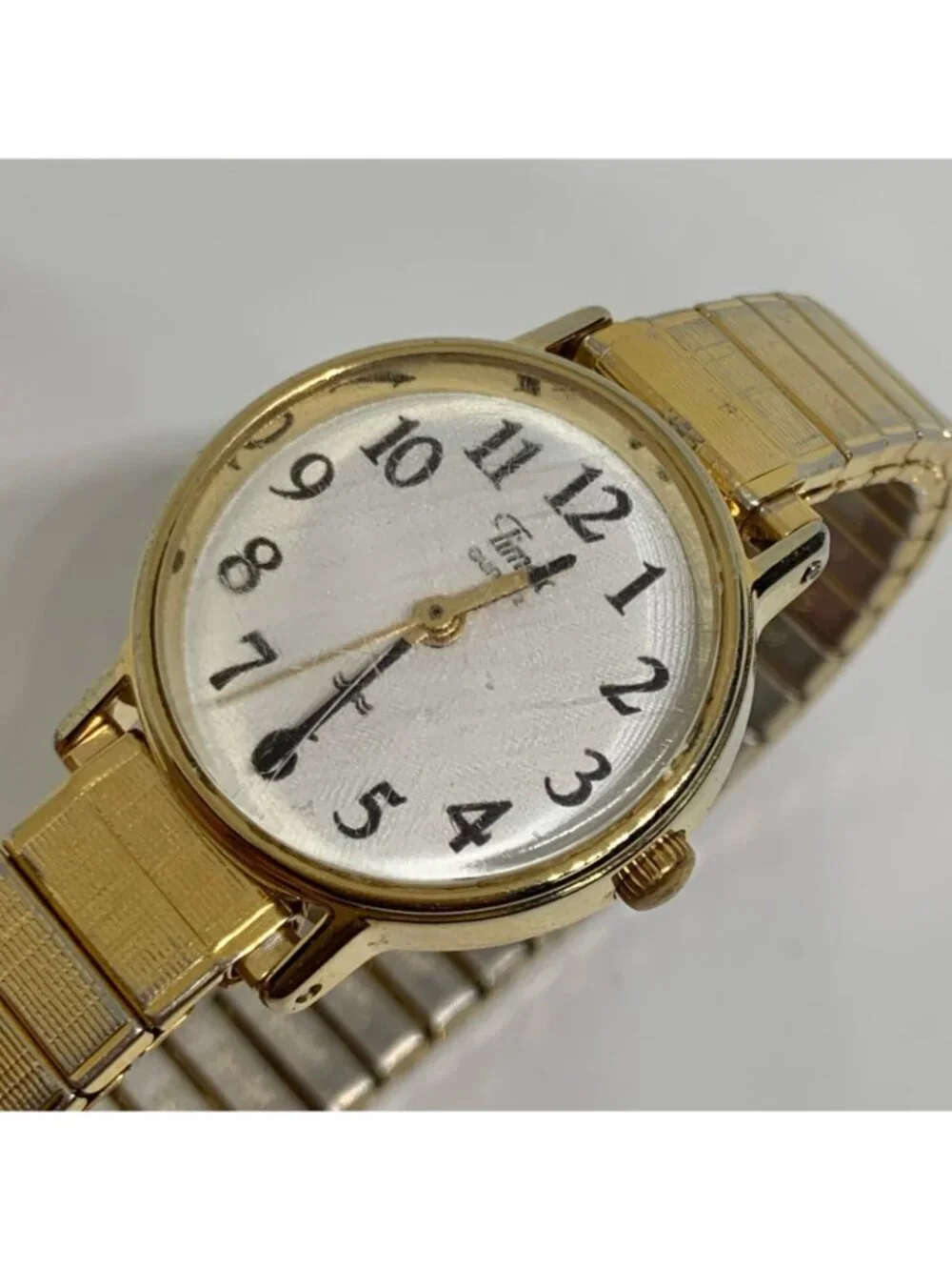 Vintage Timex quartz women’s watch gold tone 23mm  stretch band 6.5” running